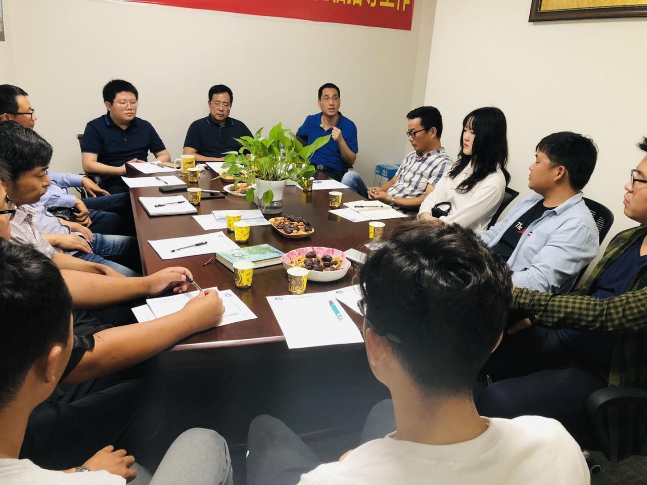 招港國際公司舉行阿布扎比哈利法港項(xiàng)目專題會(huì)議暨新員工歡迎會(huì)