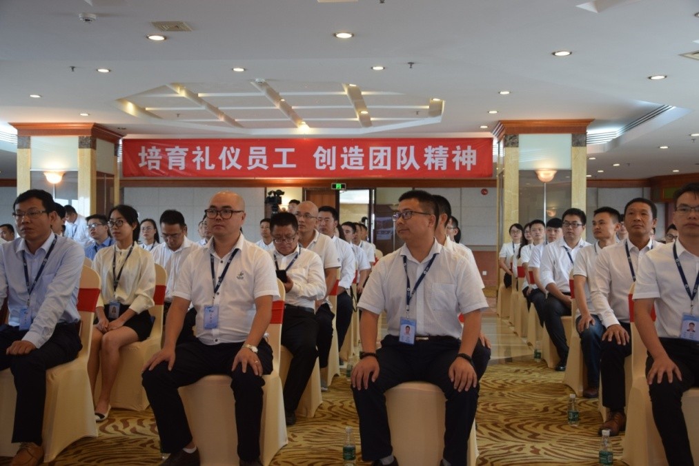 培訓(xùn)禮儀員工，創(chuàng)造團(tuán)隊(duì)精神 ——港灣工程公司組織開(kāi)展禮儀培訓(xùn)